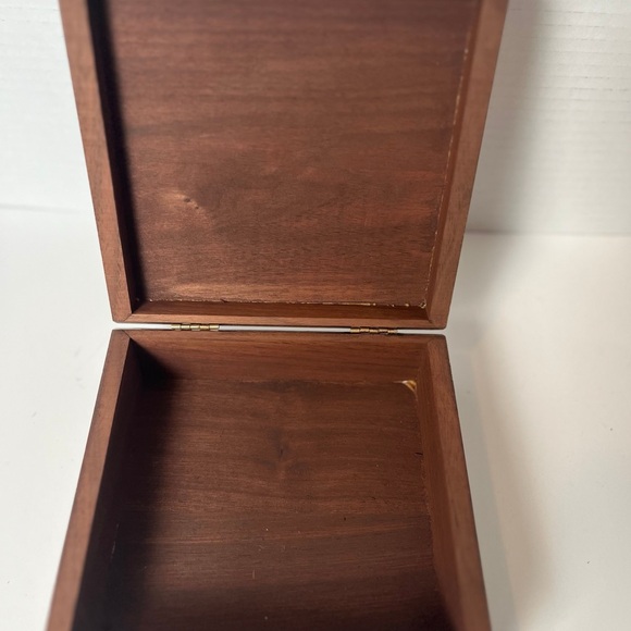 Wooden storage box - Picture 2 of 3